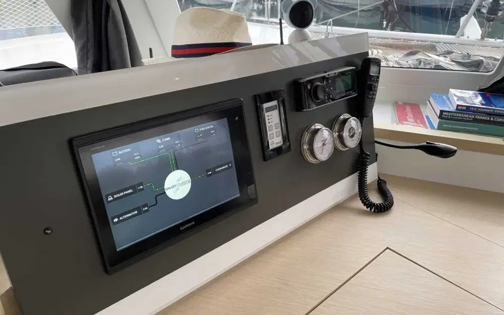 slider 16 Fountaine Pajot Lucia 40
