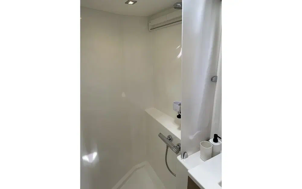 slider 22 Fountaine Pajot Lucia 40