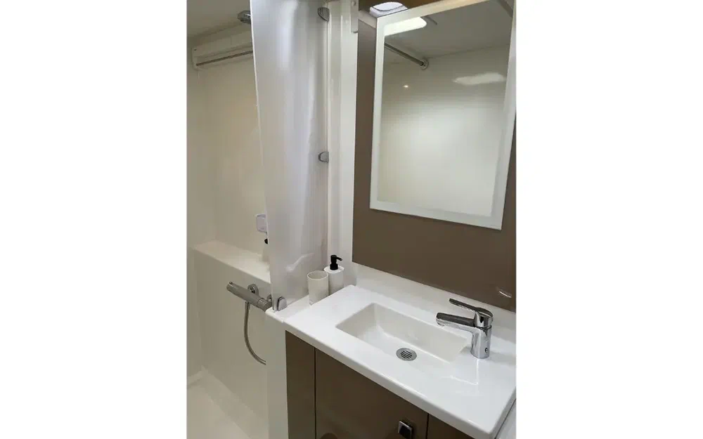 slider 23 Fountaine Pajot Lucia 40