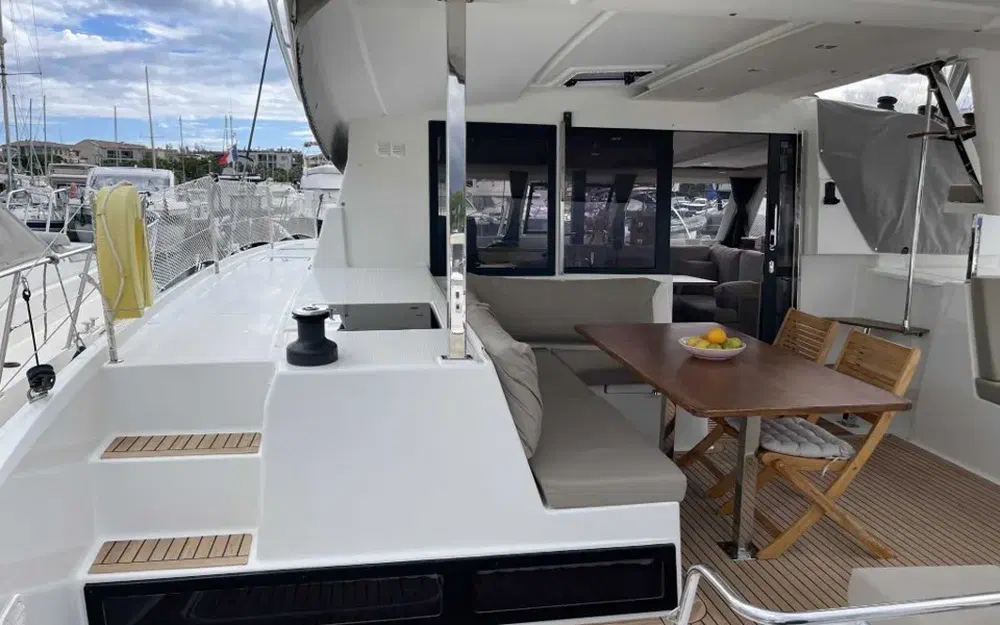 slider 2 Fountaine Pajot Lucia 40