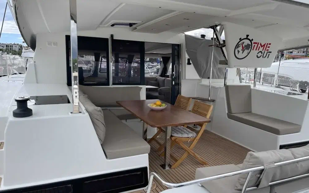 slider 3 Fountaine Pajot Lucia 40