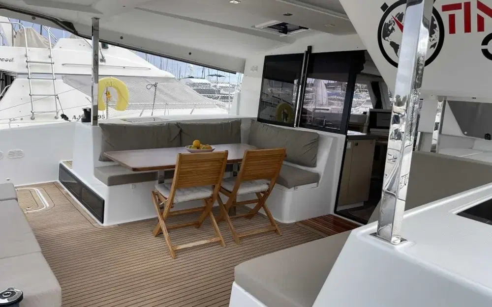 slider 4 Fountaine Pajot Lucia 40