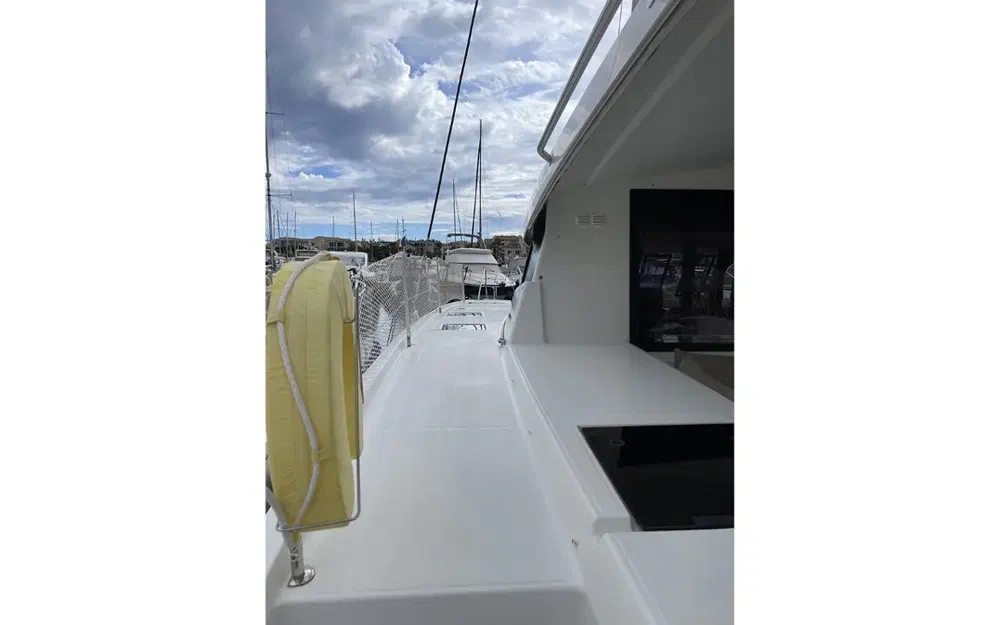 slider 5 Fountaine Pajot Lucia 40