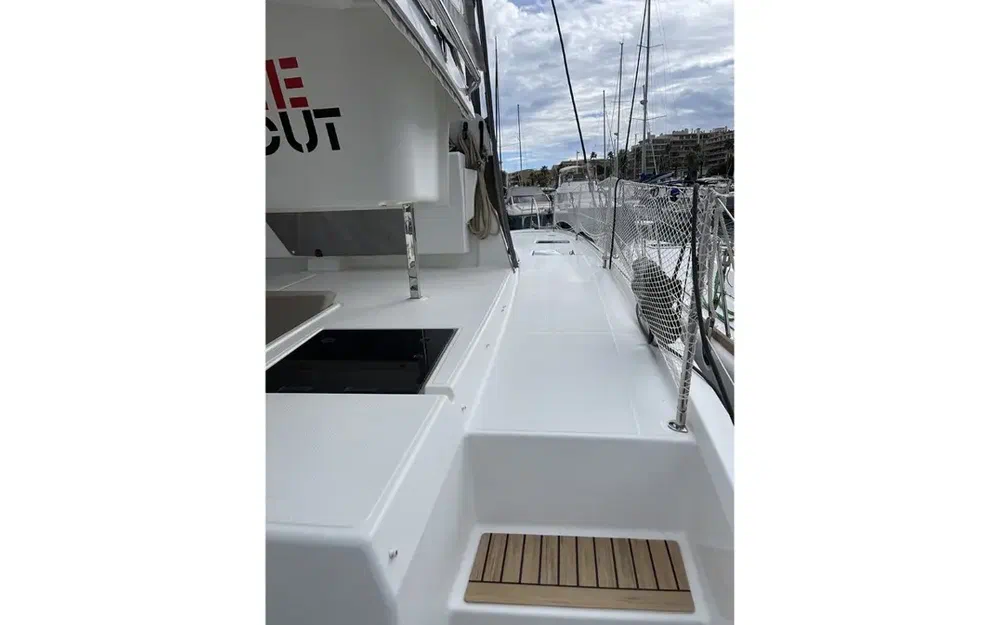 slider 6 Fountaine Pajot Lucia 40