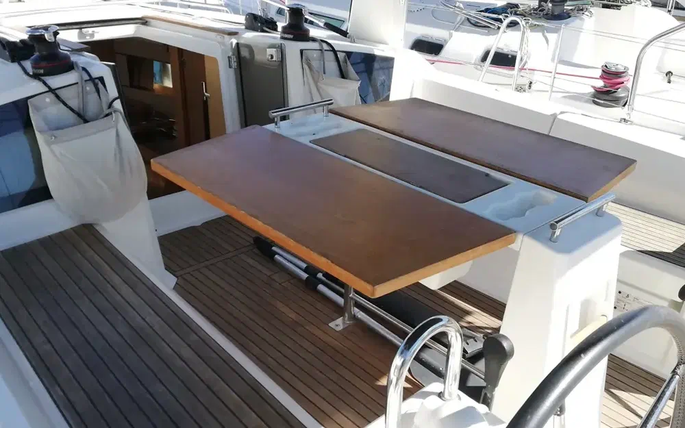 slider 1 Beneteau Oceanis 38.1