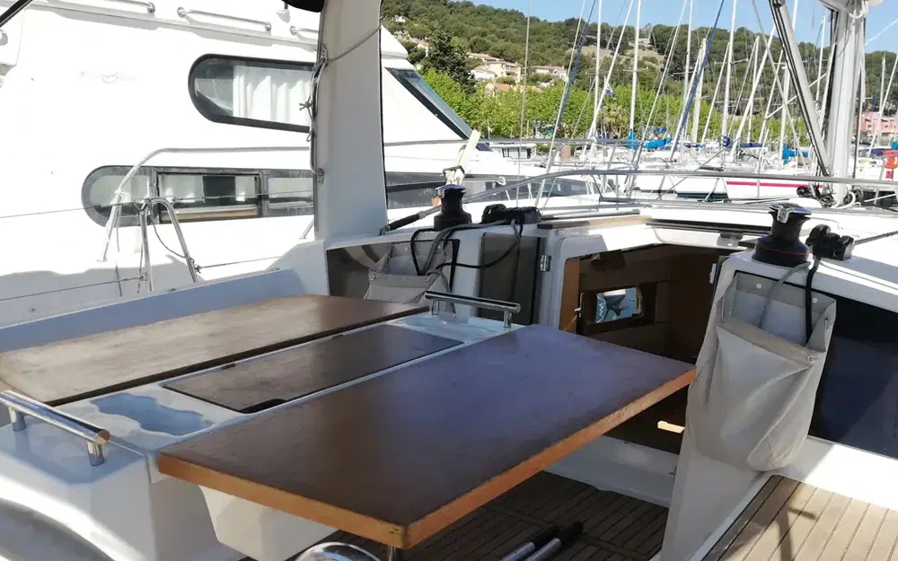 slider 2 Beneteau Oceanis 38.1