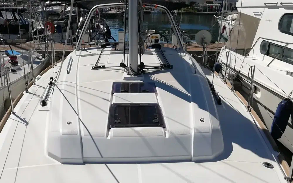 slider 3 Beneteau Oceanis 38.1