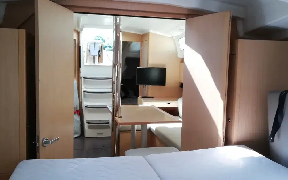 slider 4 Beneteau Oceanis 38.1