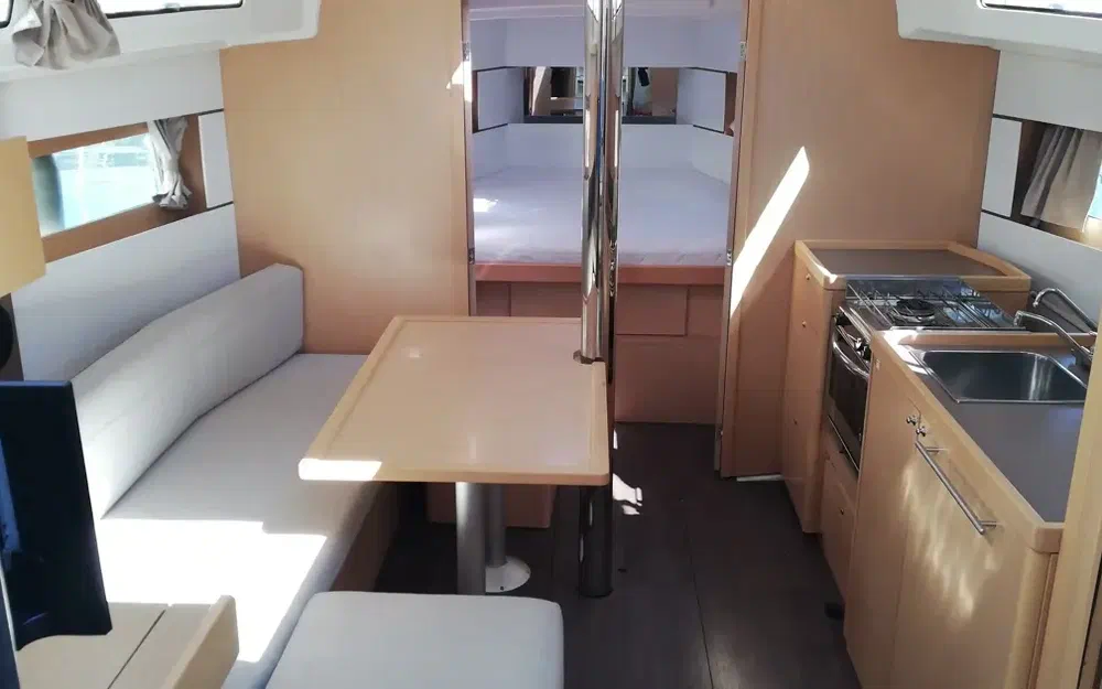 slider 5 Beneteau Oceanis 38.1