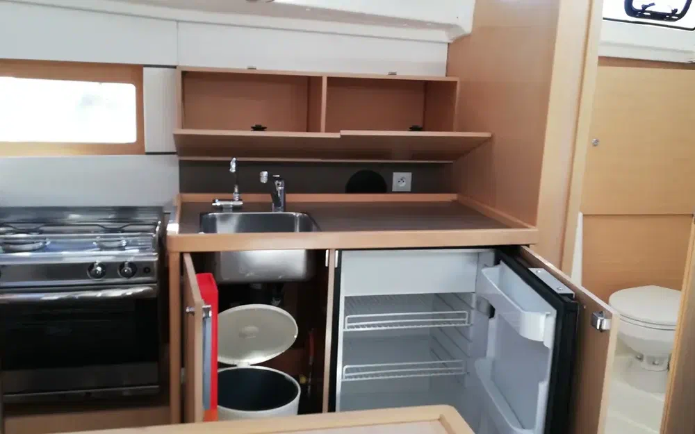 slider 6 Beneteau Oceanis 38.1