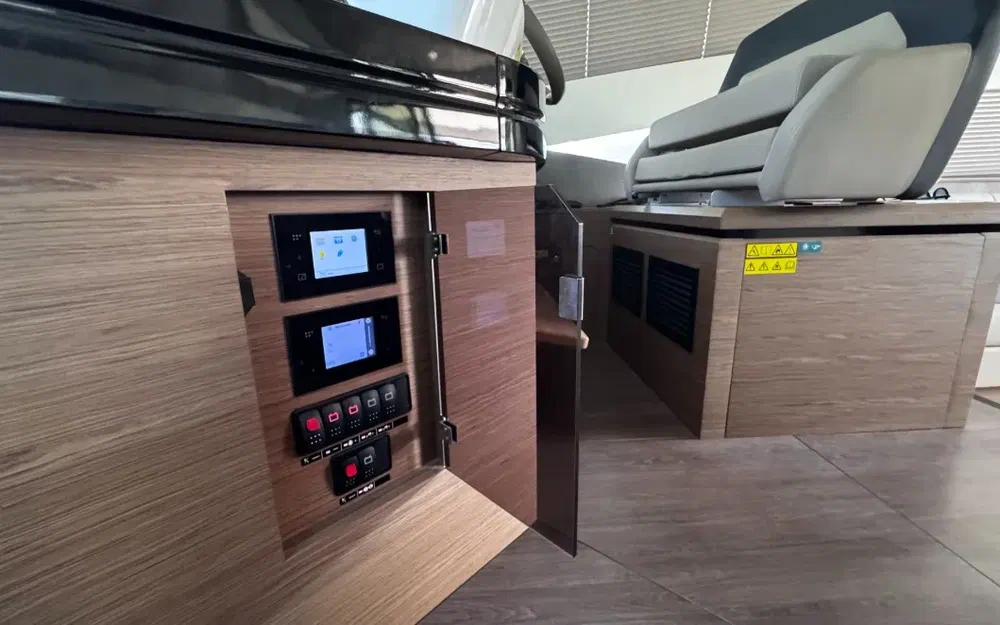 slider 13 Beneteau GRAN TURISMO 50 FLY