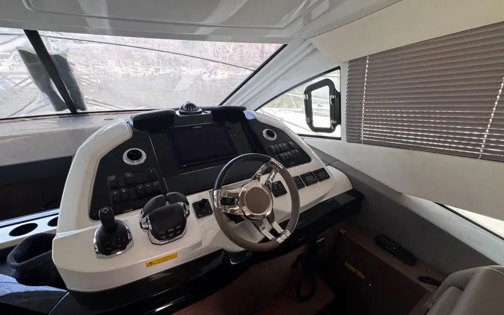 slider 15 Beneteau GRAN TURISMO 50 FLY