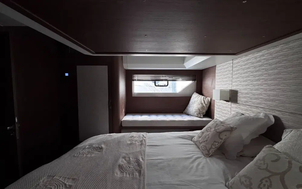 slider 17 Beneteau GRAN TURISMO 50 FLY