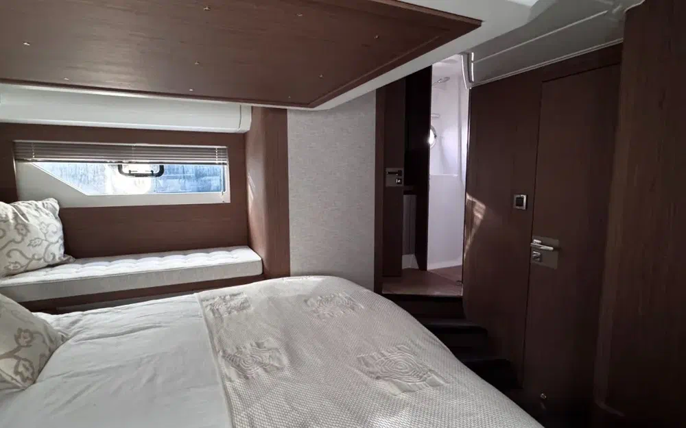 slider 18 Beneteau GRAN TURISMO 50 FLY