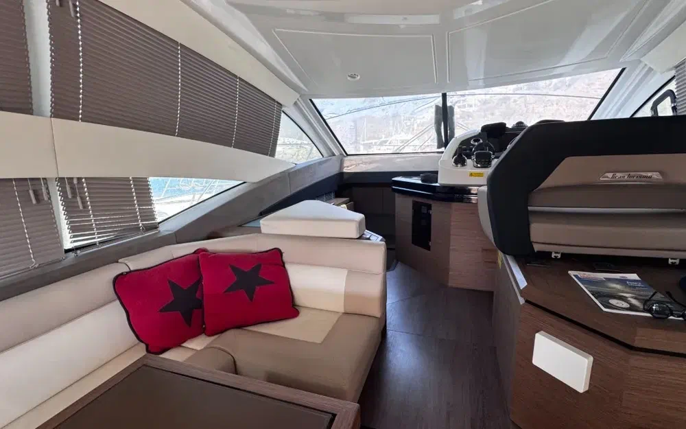 slider 18 Beneteau GRAN TURISMO 50 FLY