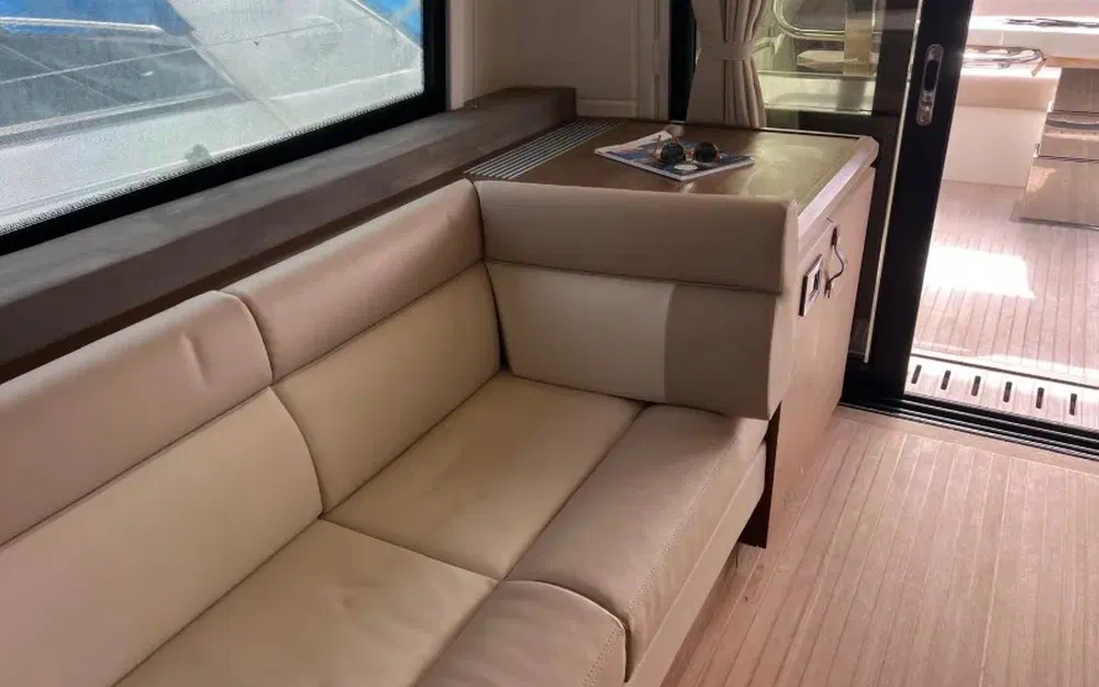 slider 19 Beneteau GRAN TURISMO 50 FLY
