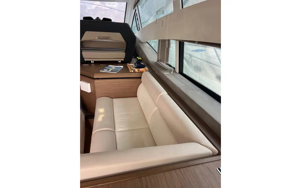 slider 22 Beneteau GRAN TURISMO 50 FLY