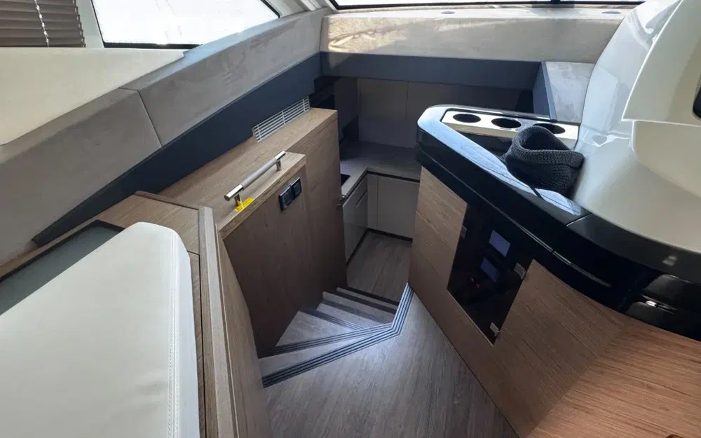 slider 24 Beneteau GRAN TURISMO 50 FLY