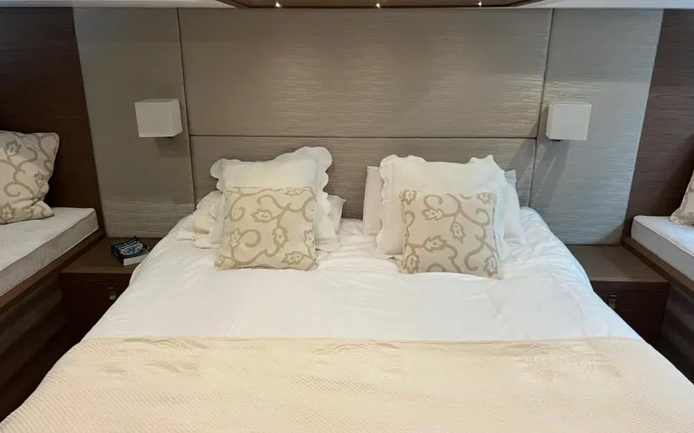 slider 27 Beneteau GRAN TURISMO 50 FLY