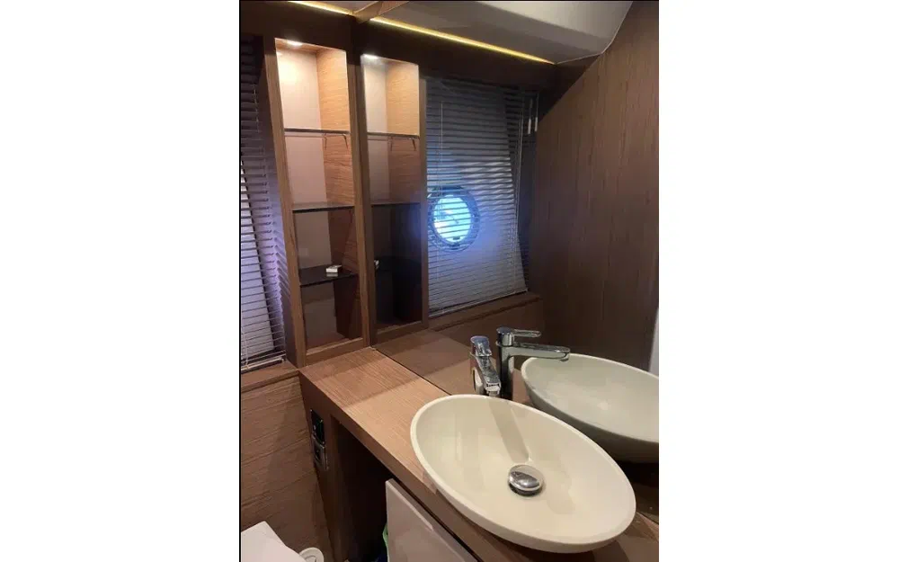 slider 31 Beneteau GRAN TURISMO 50 FLY