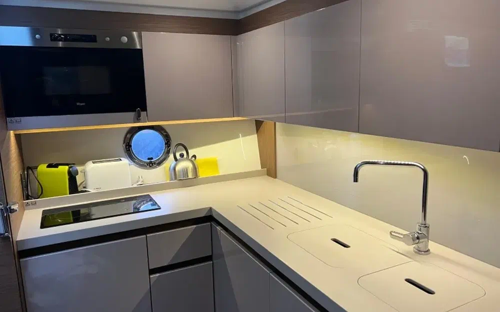 slider 33 Beneteau GRAN TURISMO 50 FLY