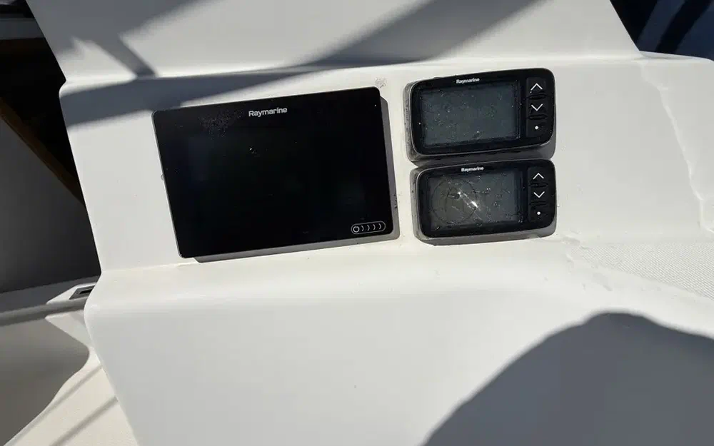 slider 10 Dufour 30 Classic