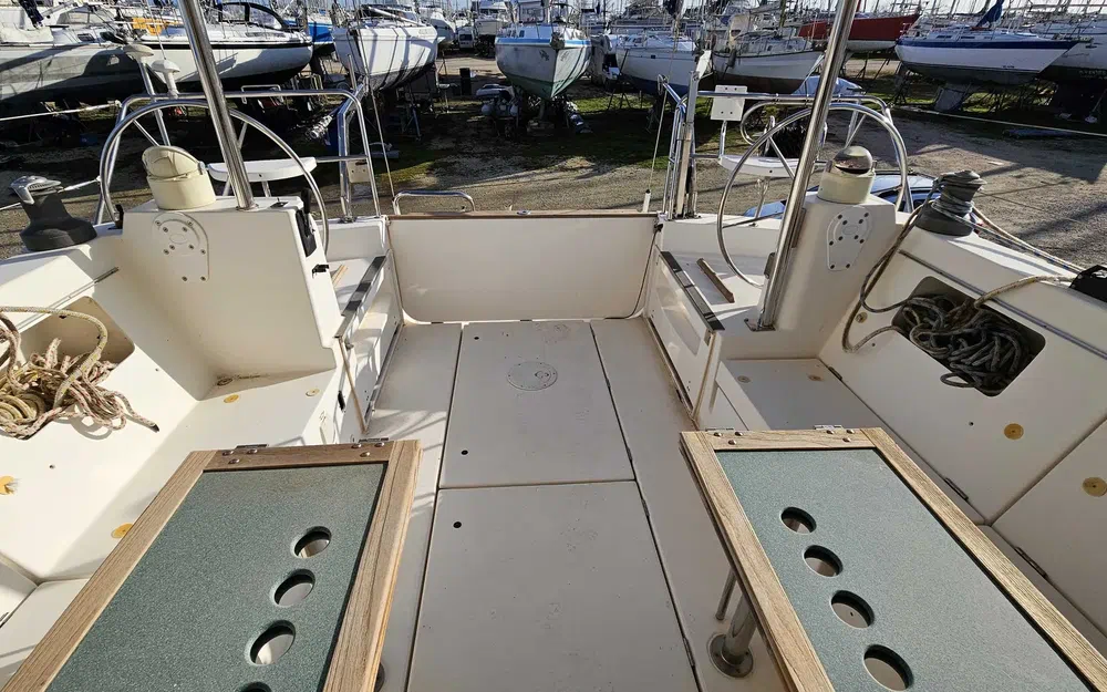 slider 2 Dufour Atoll 43