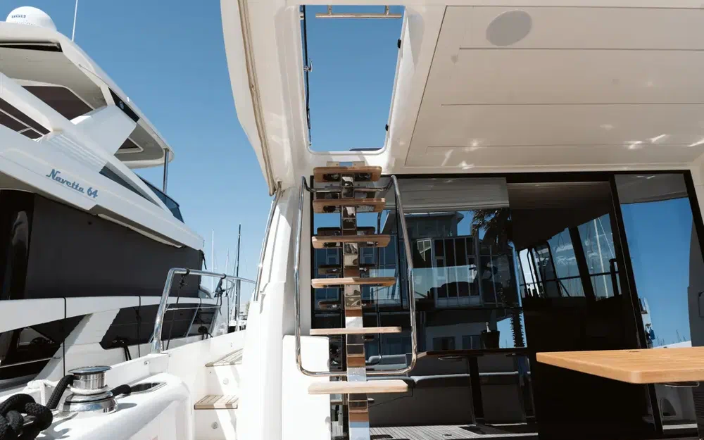 slider 9 Prestige Yachts Prestige 590 S