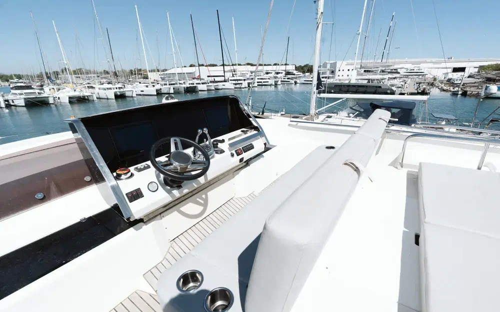 slider 12 Prestige Yachts Prestige 590 S