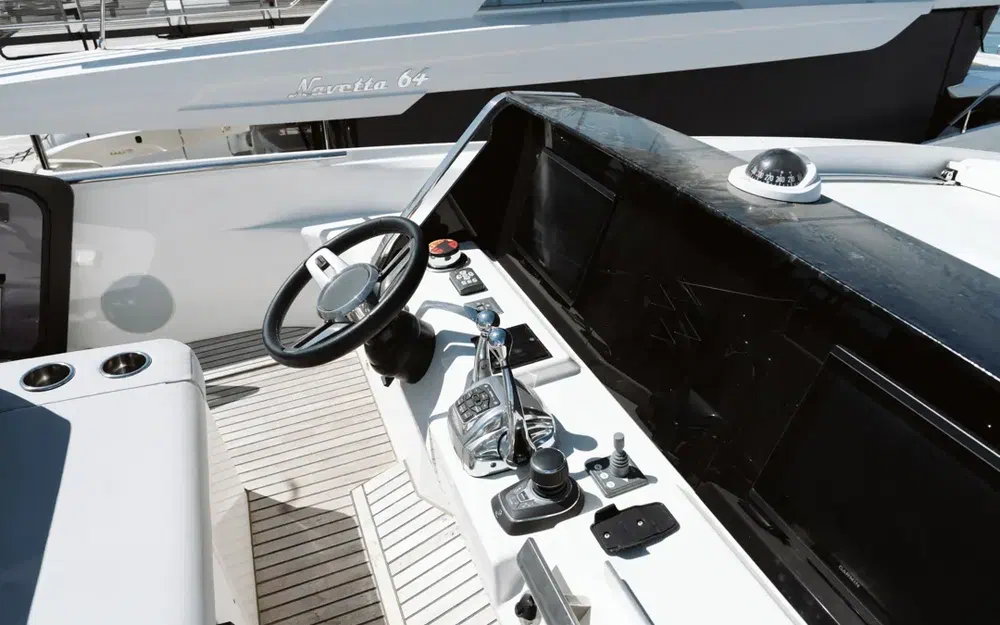slider 13 Prestige Yachts Prestige 590 S