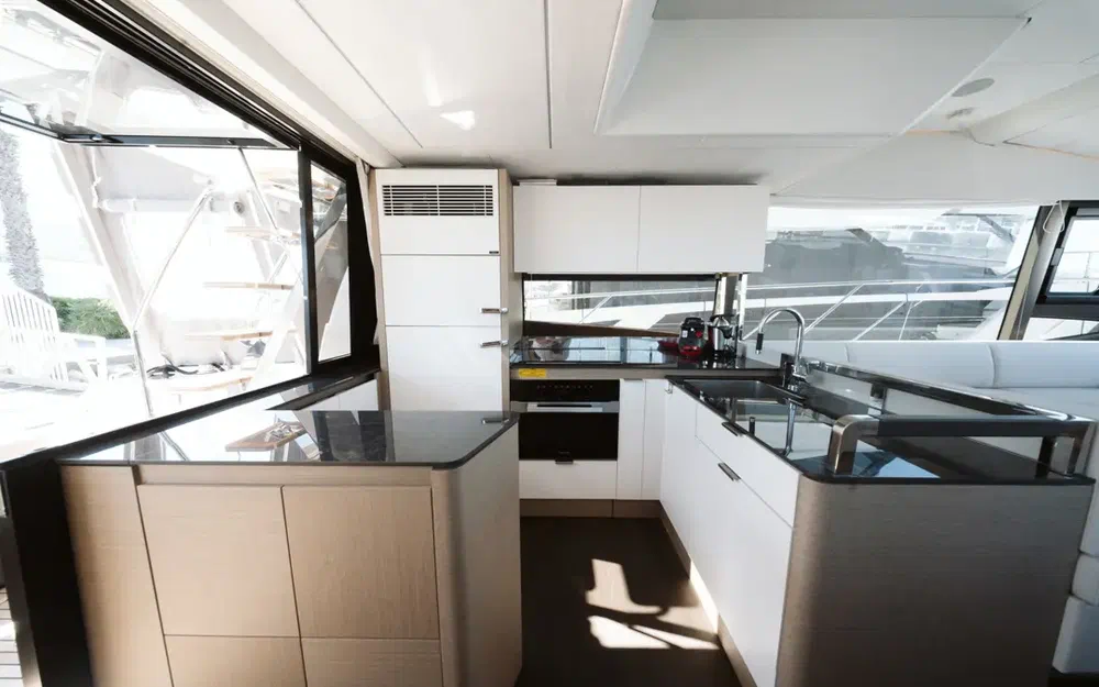 slider 15 Prestige Yachts Prestige 590 S