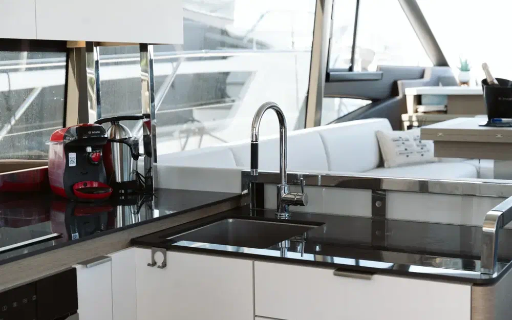 slider 16 Prestige Yachts Prestige 590 S