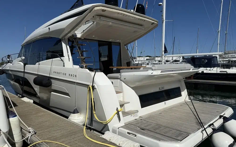 slider 1 Prestige Yachts Prestige 590 S