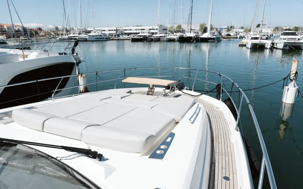 slider 2 Prestige Yachts Prestige 590 S