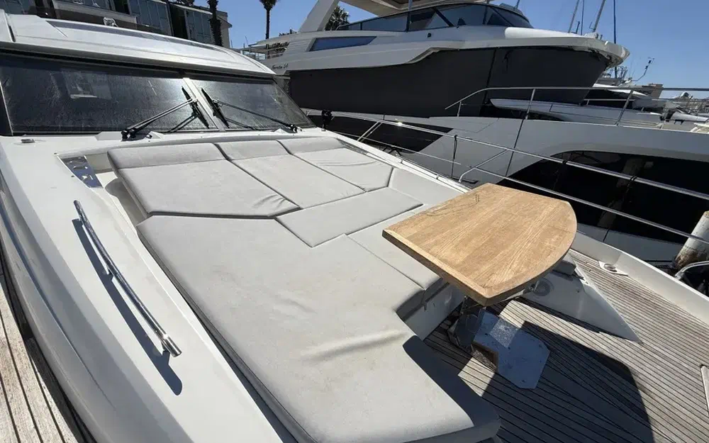 slider 3 Prestige Yachts Prestige 590 S