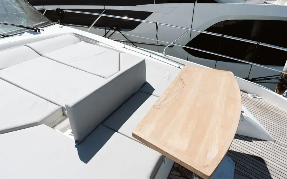 slider 4 Prestige Yachts Prestige 590 S