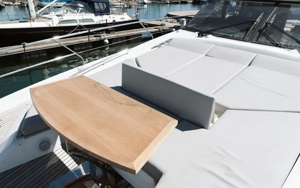 slider 5 Prestige Yachts Prestige 590 S