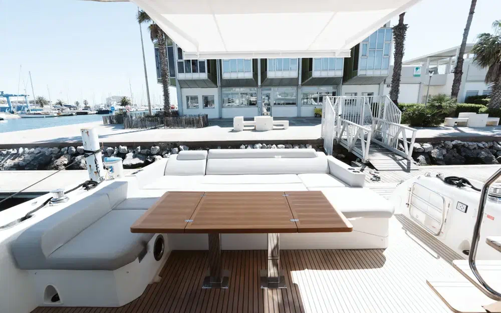 slider 6 Prestige Yachts Prestige 590 S