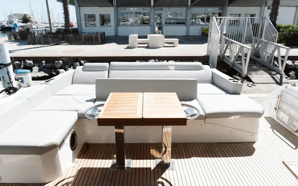 slider 7 Prestige Yachts Prestige 590 S