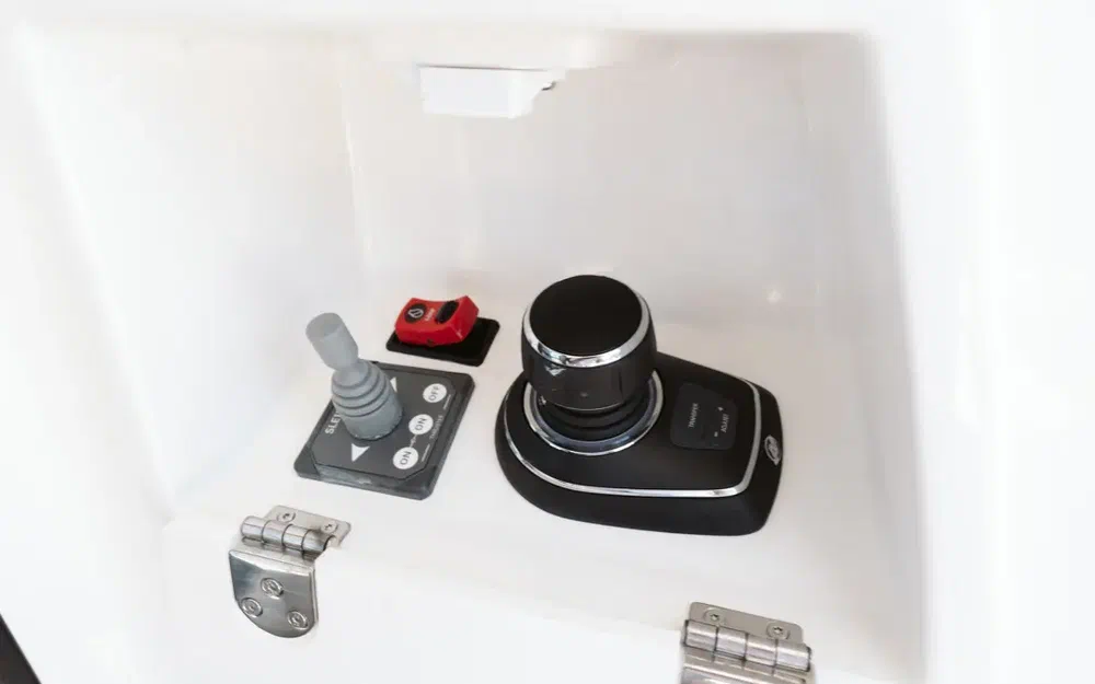 slider 8 Prestige Yachts Prestige 590 S