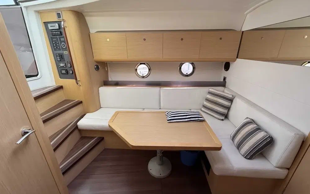 slider 11 Beneteau Gran Turismo 38