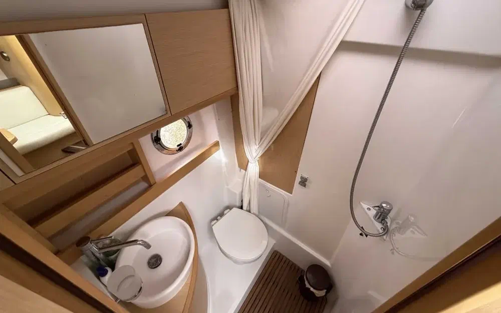 slider 15 Beneteau Gran Turismo 38