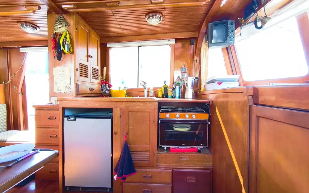 slider 2 Chung HWA Trawler 34