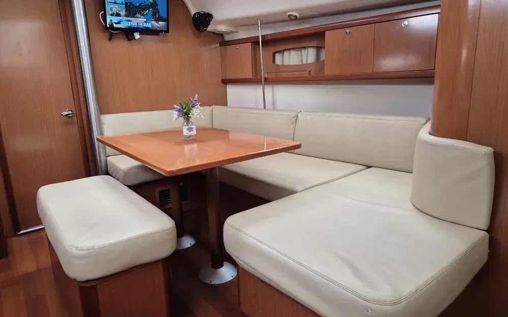 slider 37 Beneteau Oceanis 40