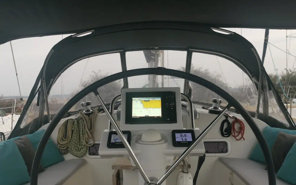 slider 11 Beneteau Oceanis 37 Limited Edition