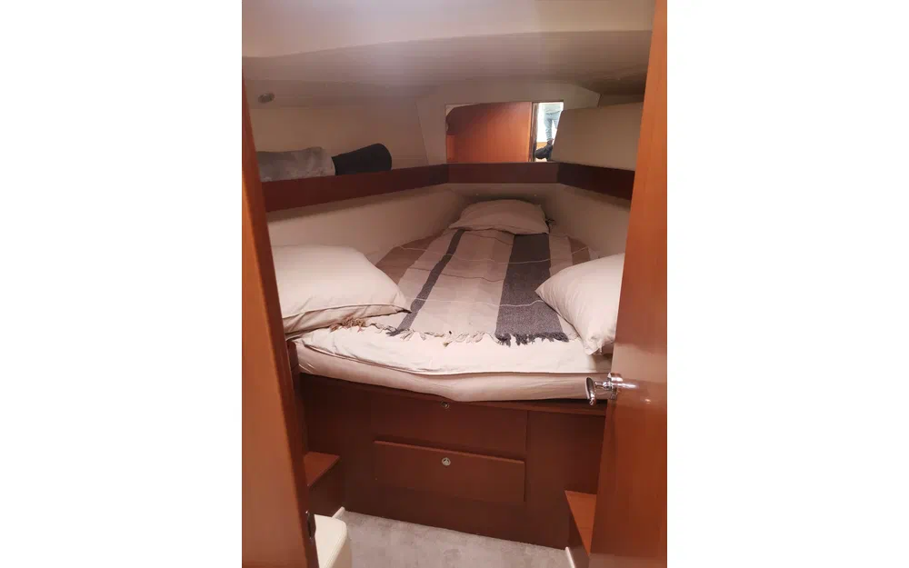 slider 2 Beneteau Oceanis 37 Limited Edition