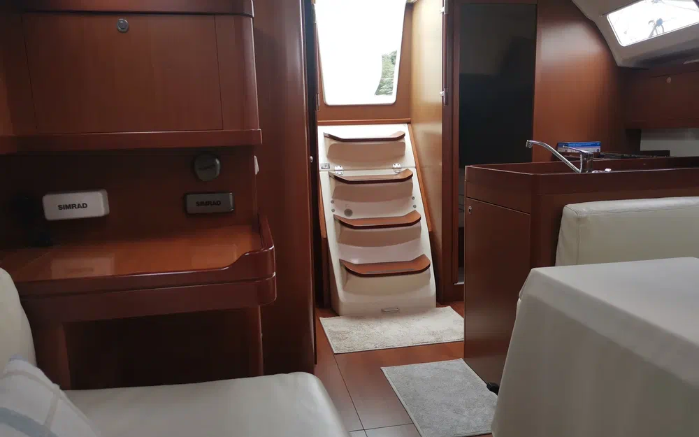 slider 13 Beneteau Oceanis 37 Limited Edition