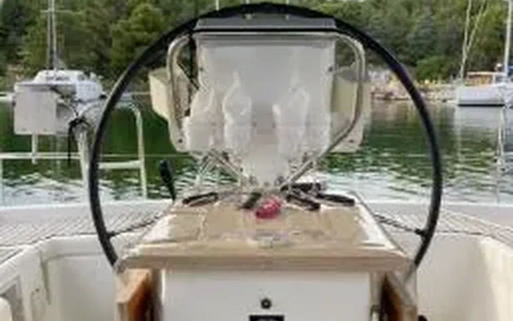 slider 9 Beneteau Oceanis 37 Limited Edition