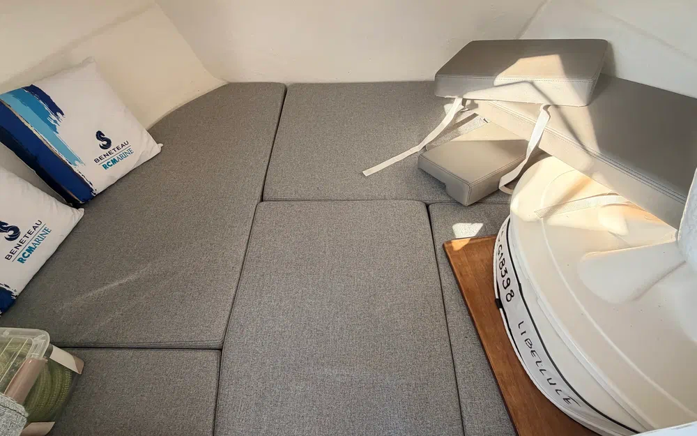 slider 9 Beneteau Antares 6 OB