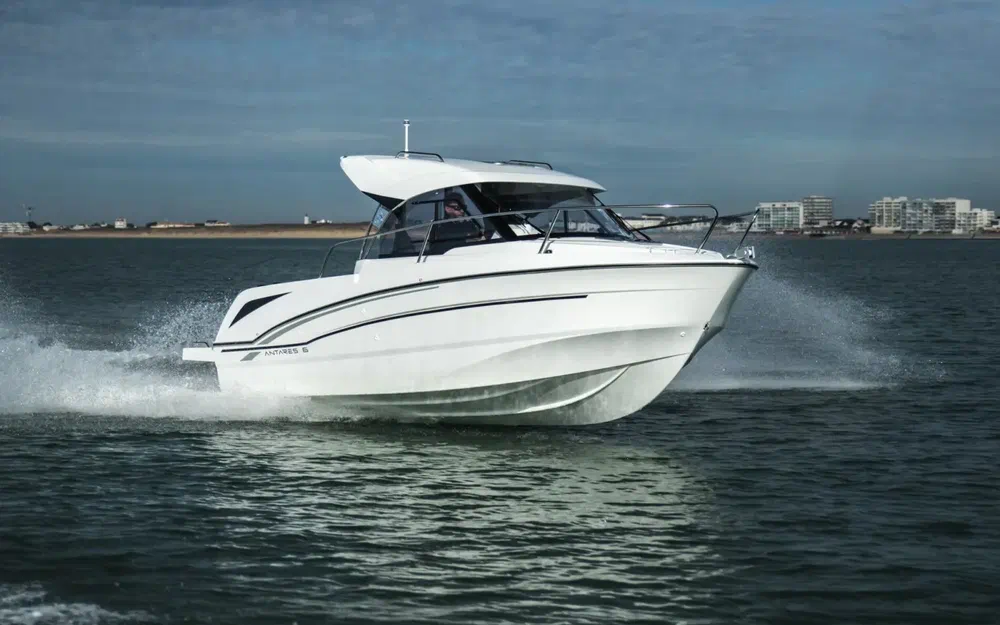 slider 0 Beneteau Antares 6 OB
